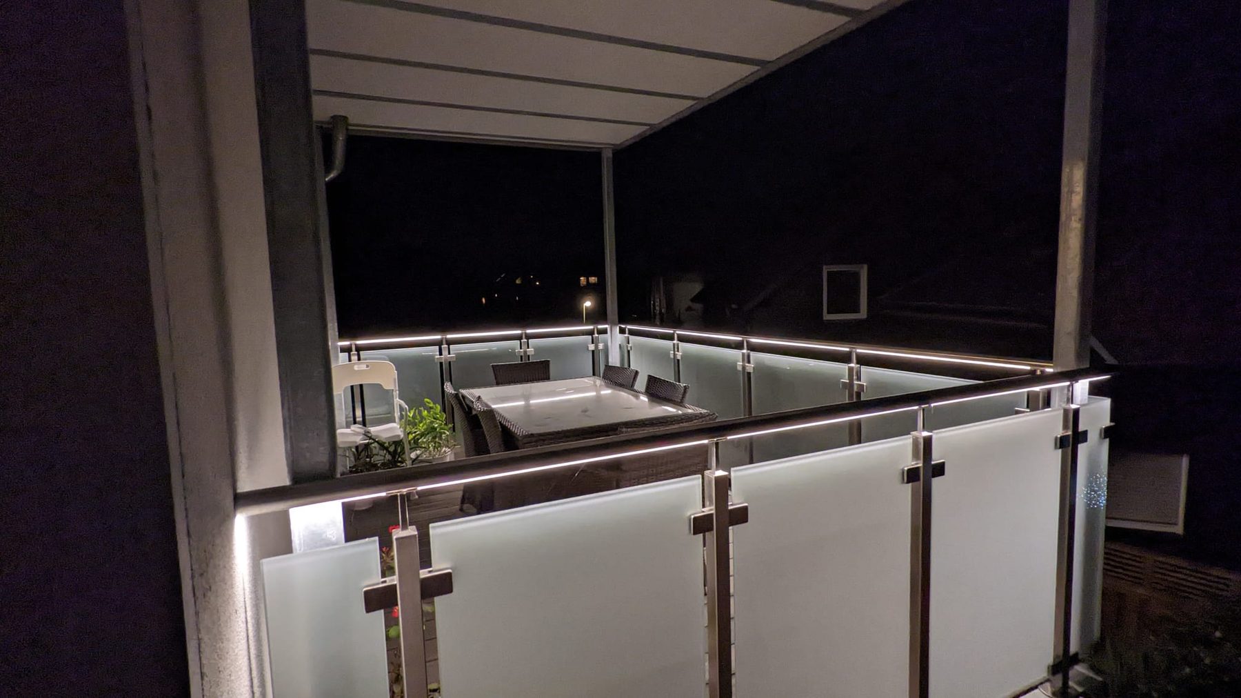 Geländer mit LED-Beleuchtung – Metallbau Stienen GmbH