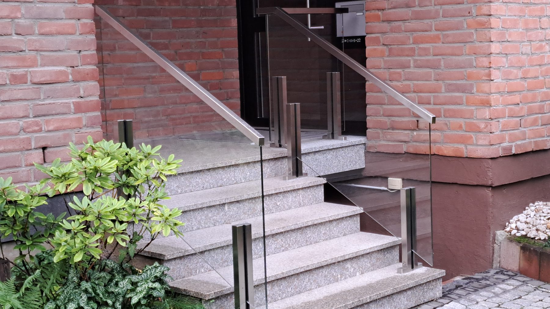 Glasgeländer Eingang – Metallbau Stienen GmbH