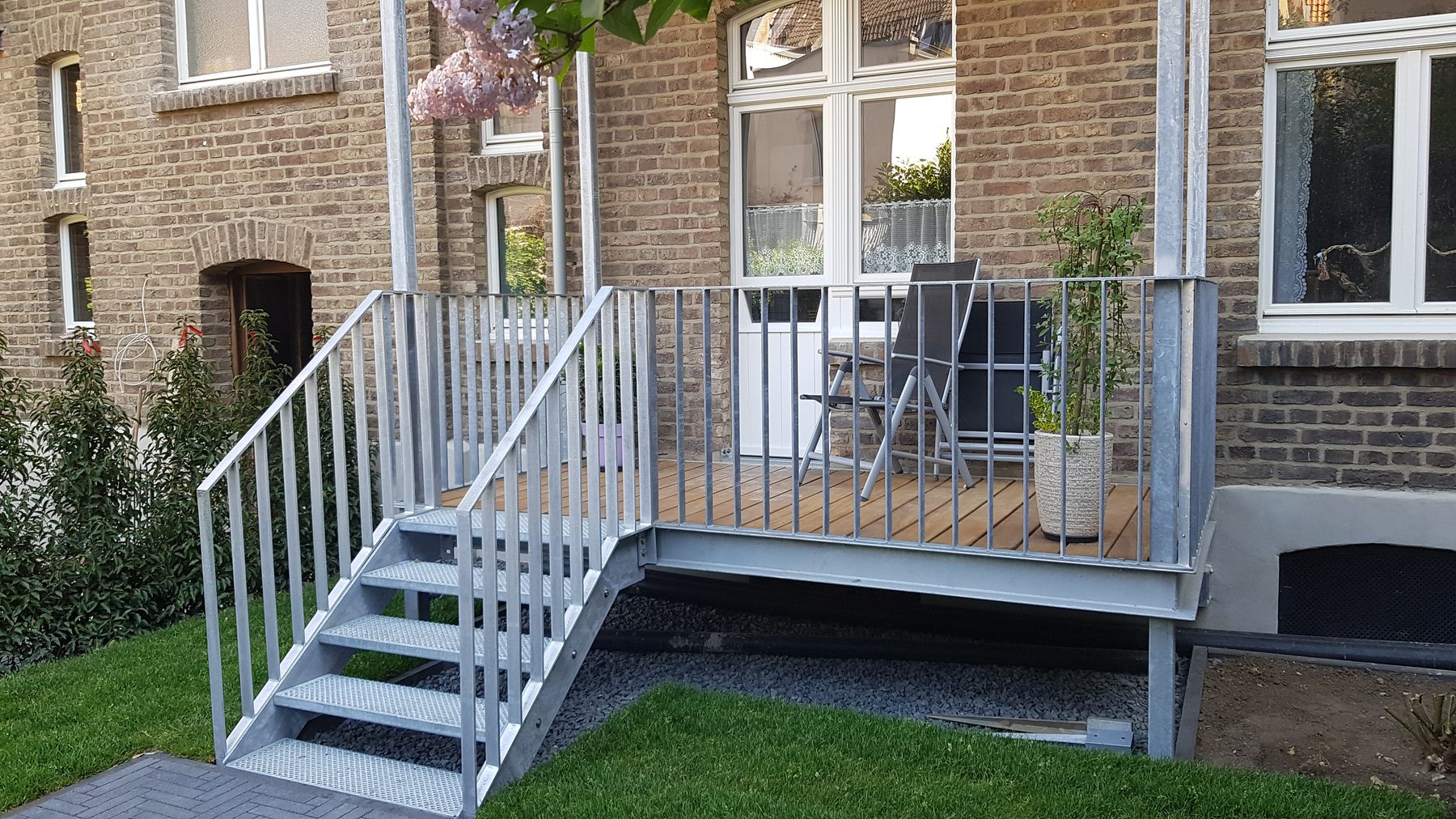 Podesttreppe außen – Metallbau Stienen GmbH