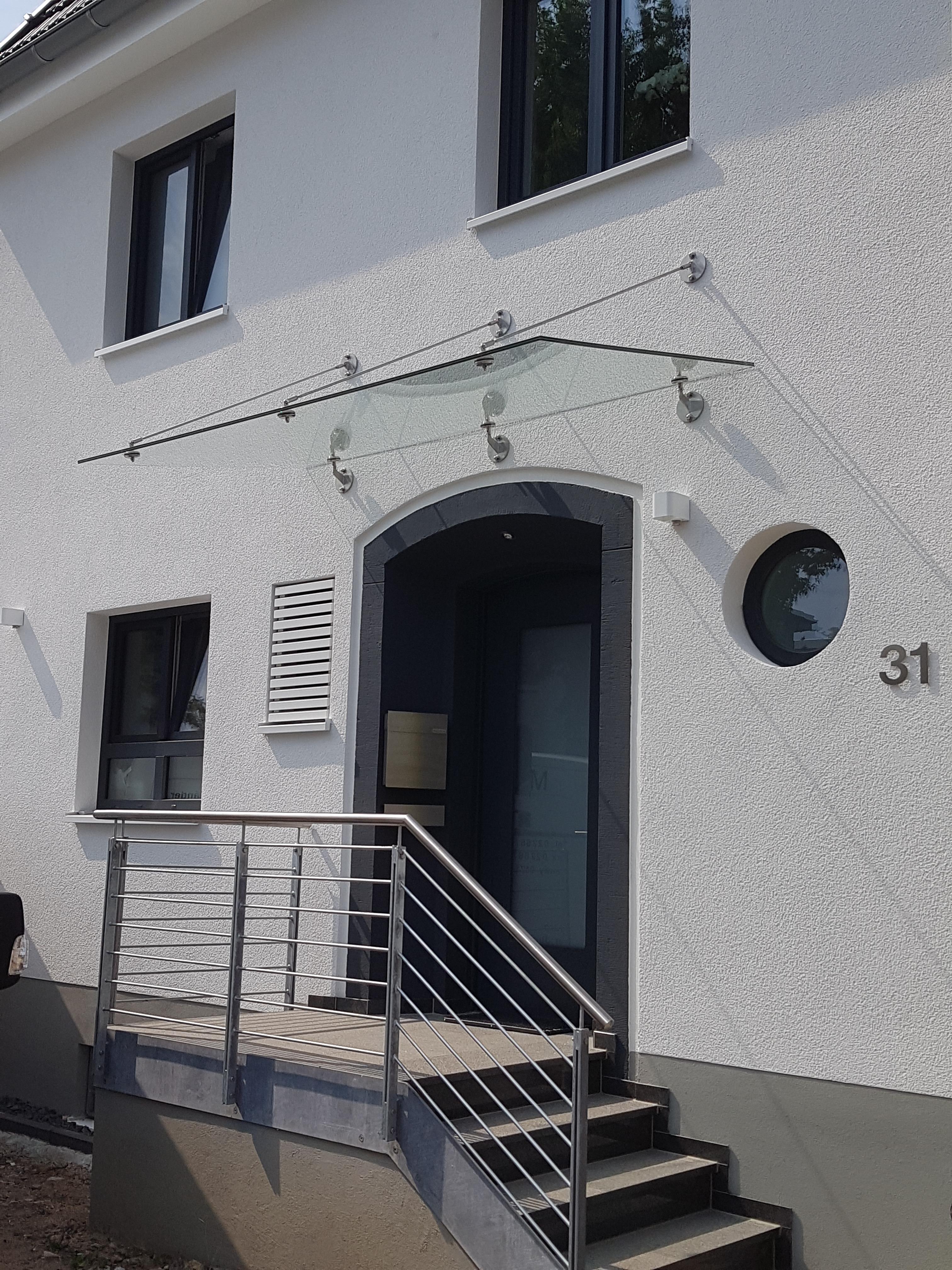 Vordach mit Geländer – Metallbau Stienen GmbH